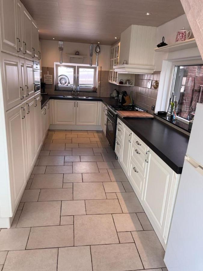 Comfortabele Woning Met Omheinde Tuin Aan Water Voor 12 P ออสต์บวร์ก ภายนอก รูปภาพ