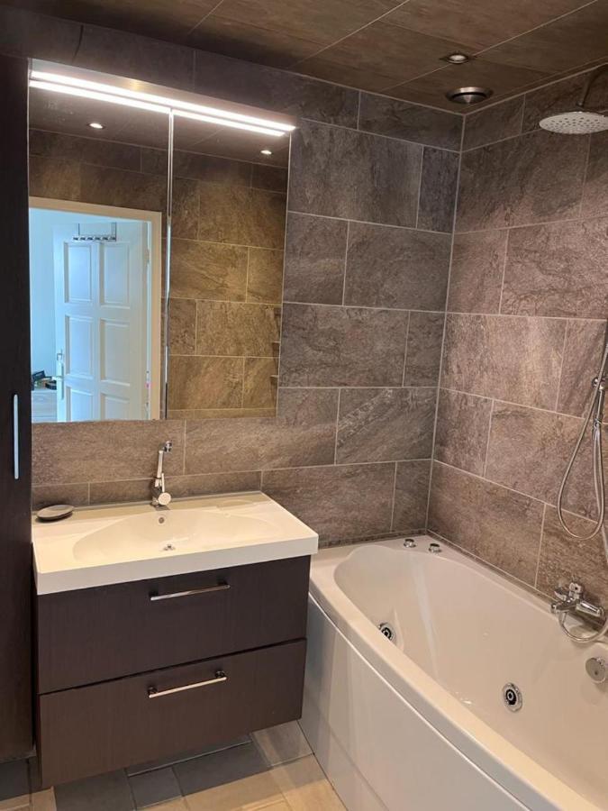 Comfortabele Woning Met Omheinde Tuin Aan Water Voor 12 P ออสต์บวร์ก ภายนอก รูปภาพ
