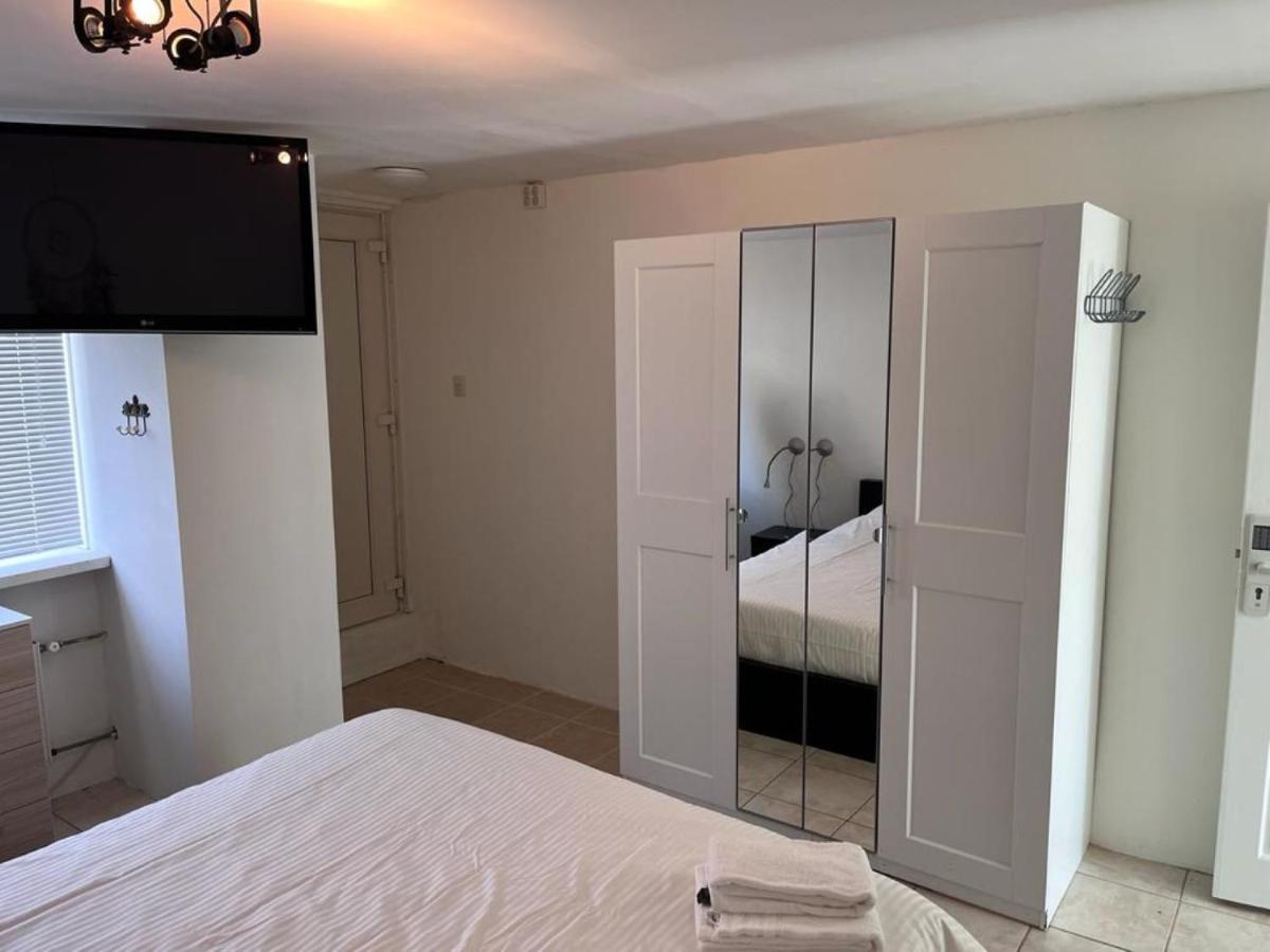 Comfortabele Woning Met Omheinde Tuin Aan Water Voor 12 P ออสต์บวร์ก ภายนอก รูปภาพ
